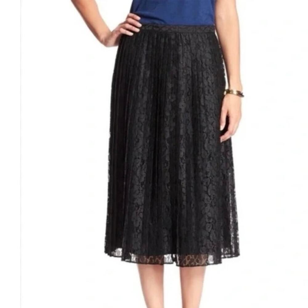 Banana Republic Black Lace Pleated Skirt Size 8 Whimsigoth Dark Romantic Midi